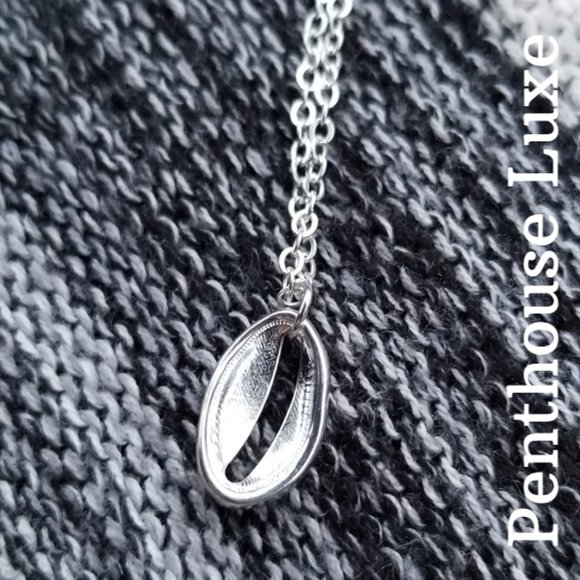 🔥 CLEARANCE! Silver Cowry Shell Pendant Chain Necklace - Picture 3 of 5